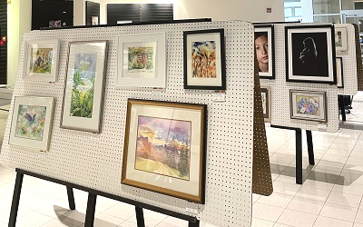 Easels displaying artwork