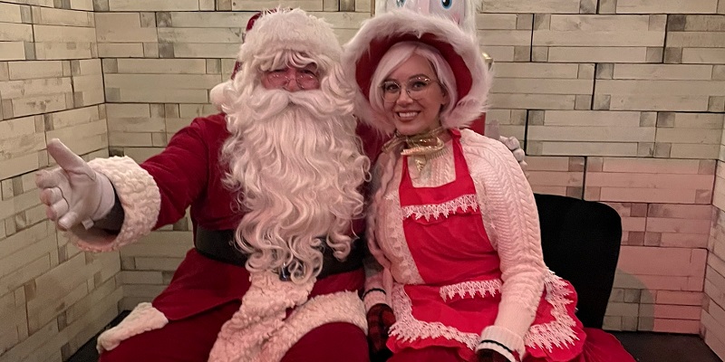 Santa Claus and Mrs Claus